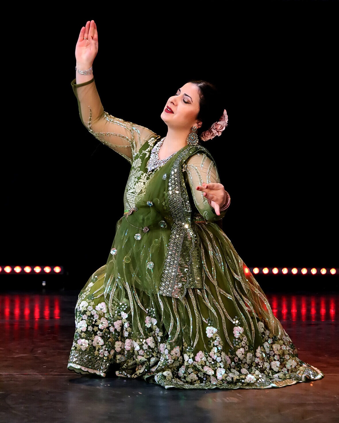 Tanz Lehrerin in Berlin Bauchtanz Bellydance Oriental Dance Orientalischer Tanz Bollywood Kathak Indian Indisch Indischer Tribal Fusion Burlesque Cabaret High Heels Dance Kurs Classes Lessons Privat Einzel Unterricht buchen Studio B-Rhythm Workshop Workshops Online Probestunde Trial Learn Dancing Private Class Wo Tanzen lernen Brandenburg Potsdam Tanzschule Dance School Tanz Show Performance Events Auftritt Hochzeit Wedding Henna Junggesellenabschied Bachelor Party Restaurant Club Bar Geburtstag Birthday Überraschung Surprise
